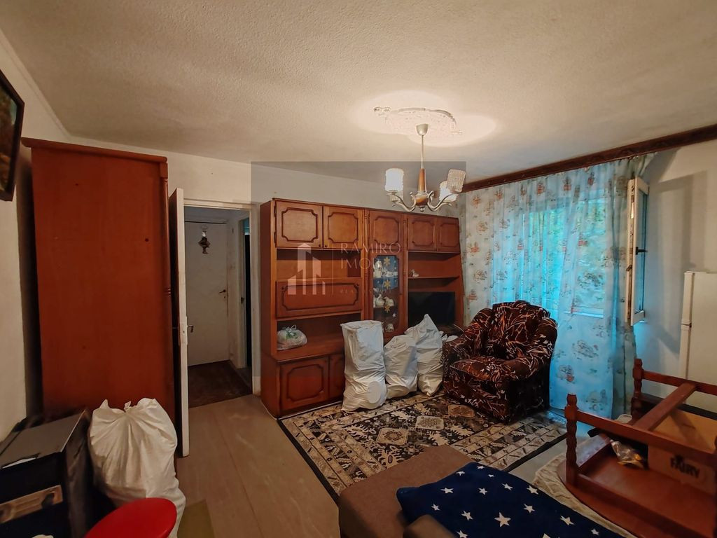 Apartament 2 camere, Berceni, zona Resita/Straja, de renovat