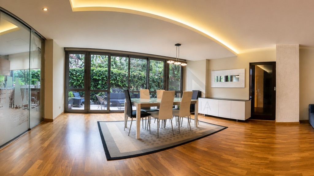 Apartament 5 camere cu gradina privata