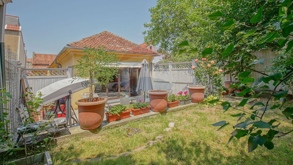 Apartament 3 camere la casa, mobilat/utilat-zona Centrul ...