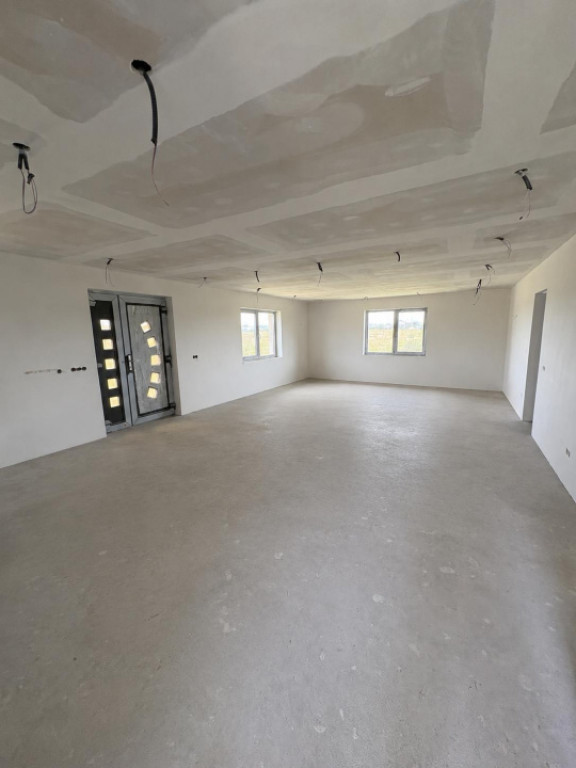 Casă individuală, 120 mp utili, teren 700 mp, 3 dormitoare