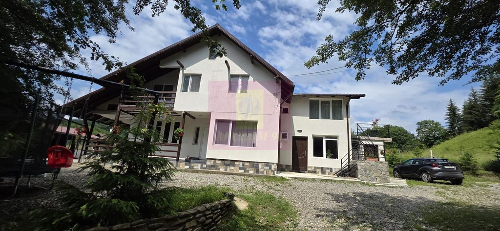 Vila de vacanta cu 4 camere de vanzare in Valea Doftanei