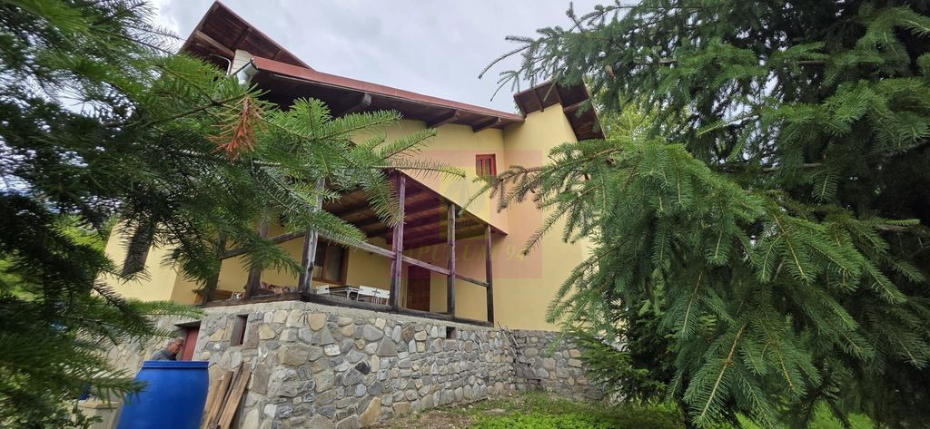 Cabana cu 5 camere de vanzare in Provita