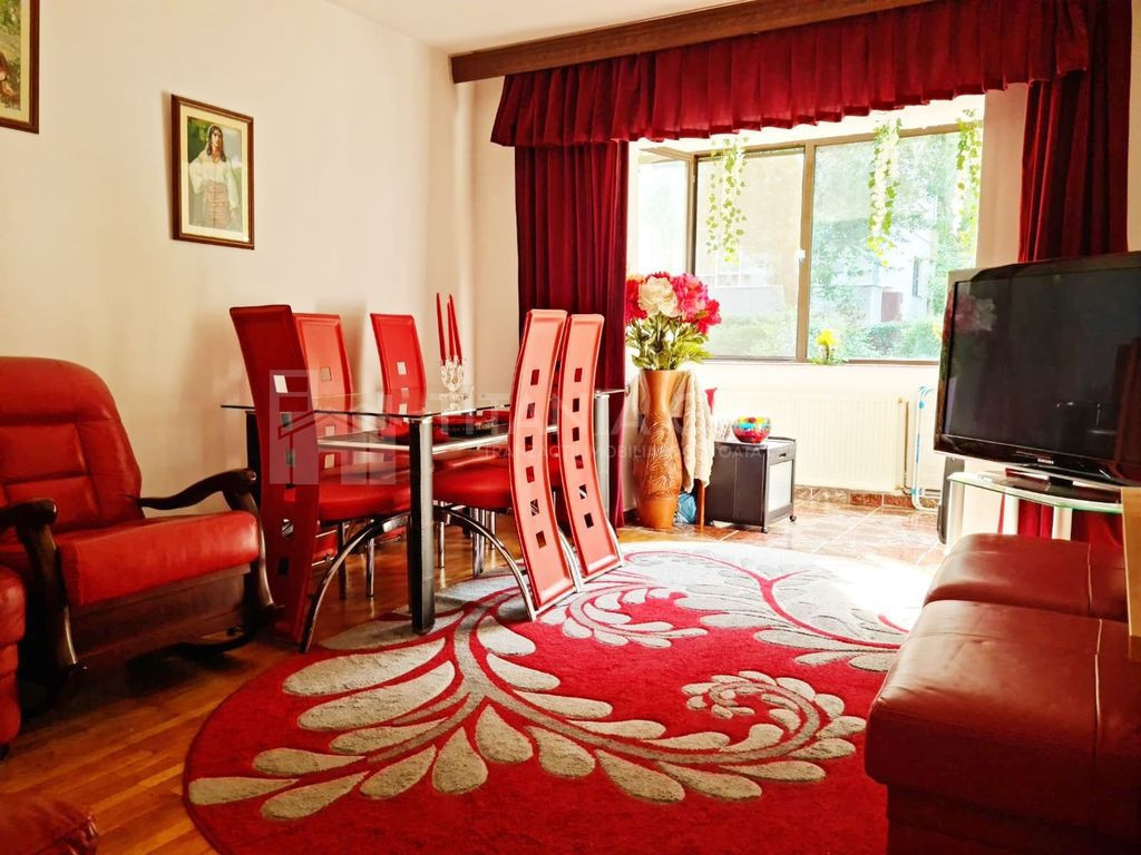 Apartament 3 camere, 2 bai, etj 1, zona Racadau, privelis...