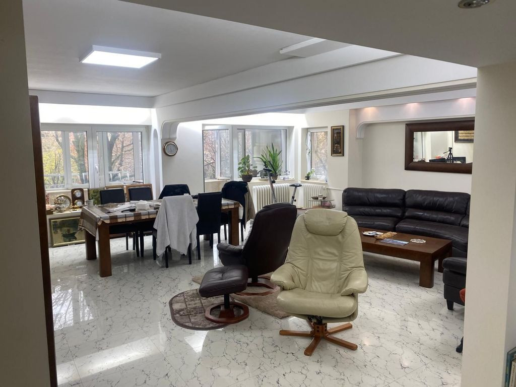 Apartament 4 camere(fost5) - Blv. Unirii(La fântâni), 1...