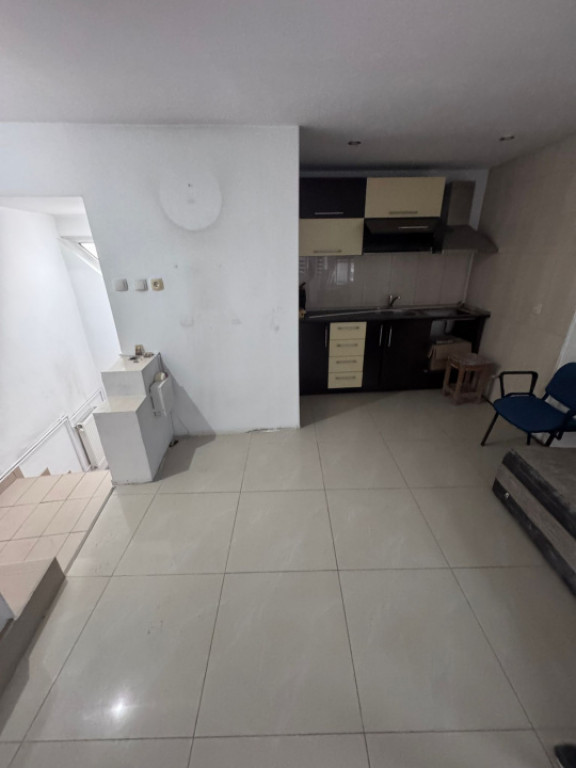 Apartament 2 camere, compartimentare pe doua niveluri, in zo
