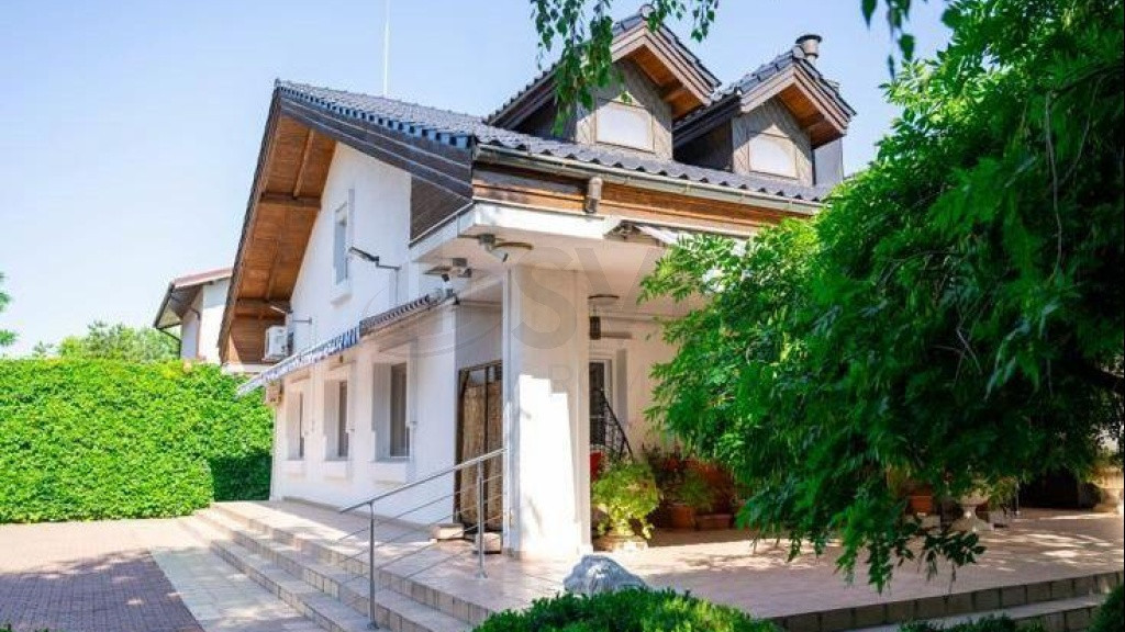 Casa deosebita teren 2800 mp cu piscina Otopeni Ferme