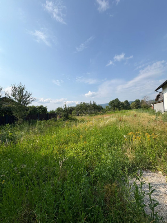 Teren intravilan 2.200 mp, zona Bușag