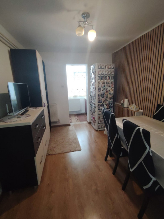 Apartament 2 camere, decomandat, Craiovița Nouă