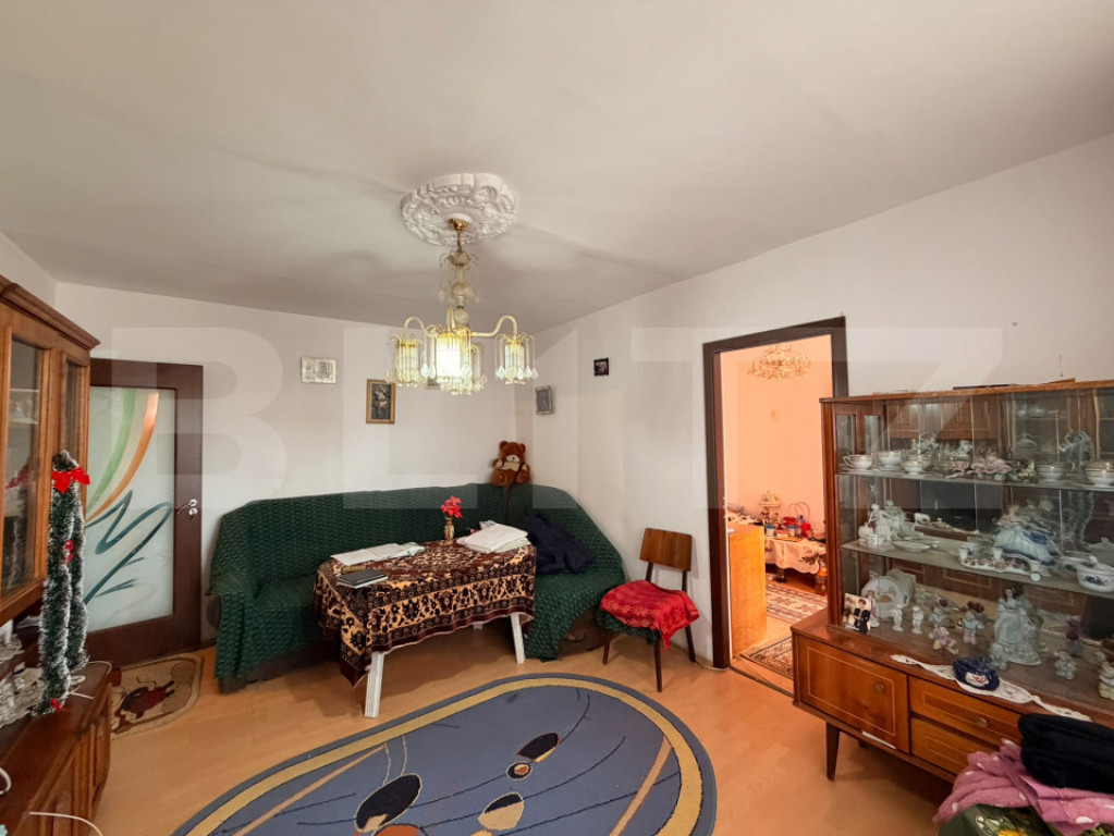 Apartament de 3 camere, semideocomandat, zona Cornitoiu