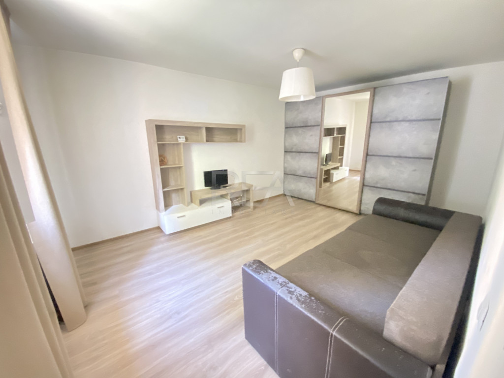 Garsoniera- centrala proprie-curte 50 mp- Metrou tineretului
