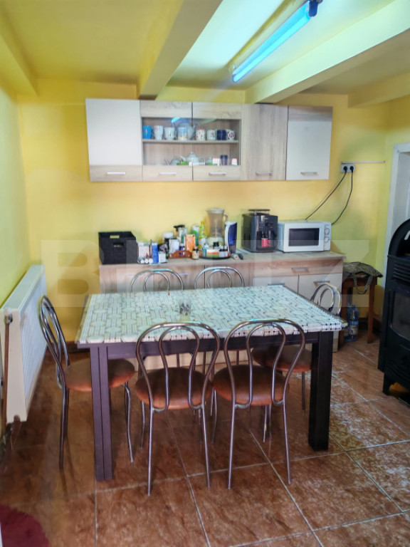 Casa cu 3 camere, 218 mp, zona Lazuri