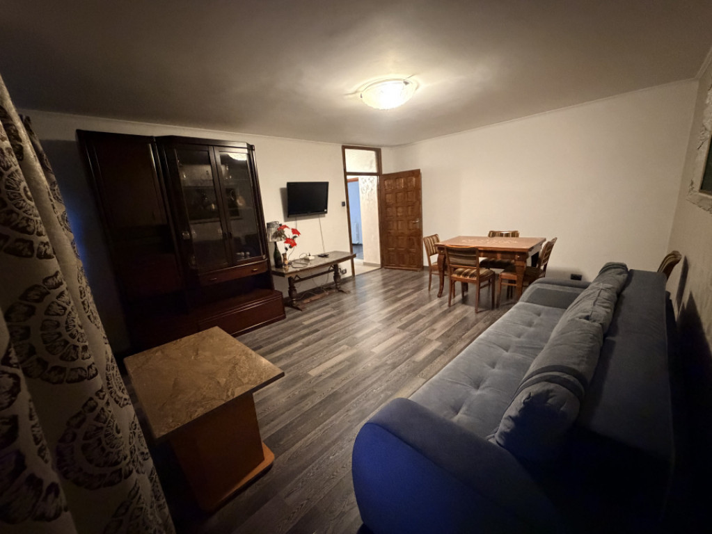 Apartament 4 camere decomandat, 98 mp, zona 1 Mai - Parcul R