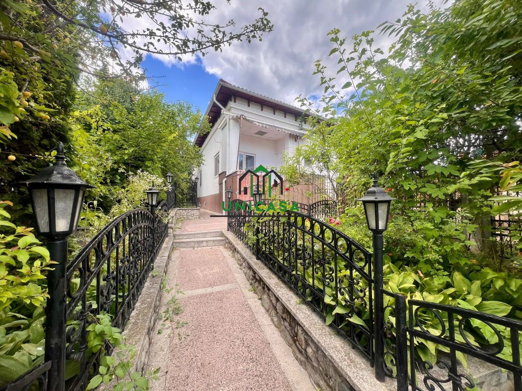 Casă Rm Valcea/ teren generos de 1.116 mp/ lângă Pădu...