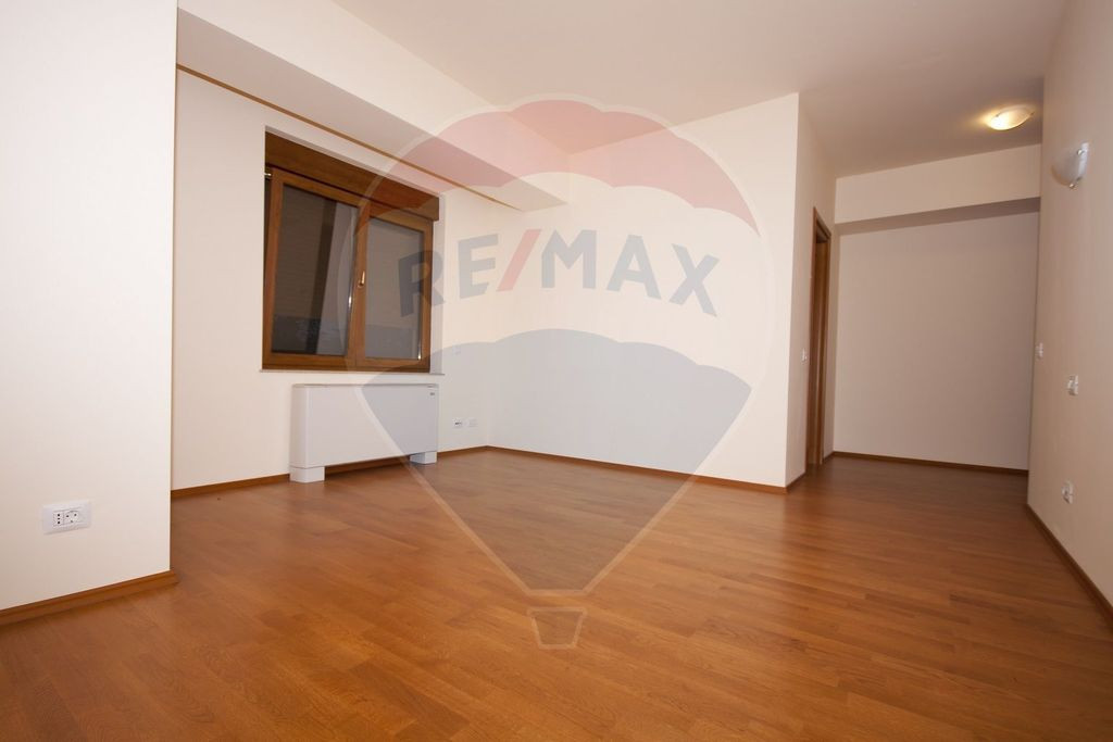 INCHIRIERE Apartament cu 3 camere in zona Aviatiei