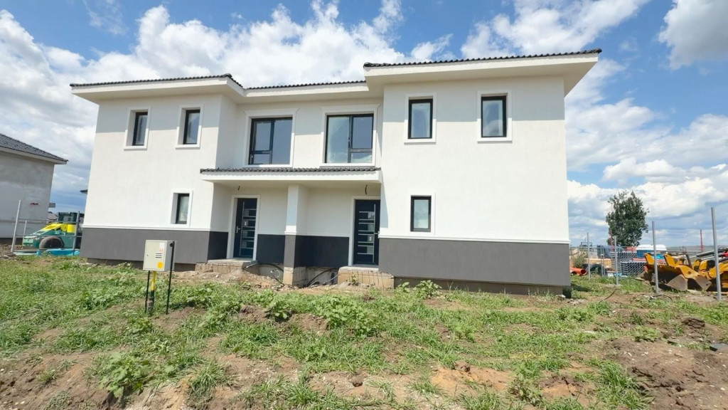 Casa moderna 4 camere + 300mp teren Sura Mică
