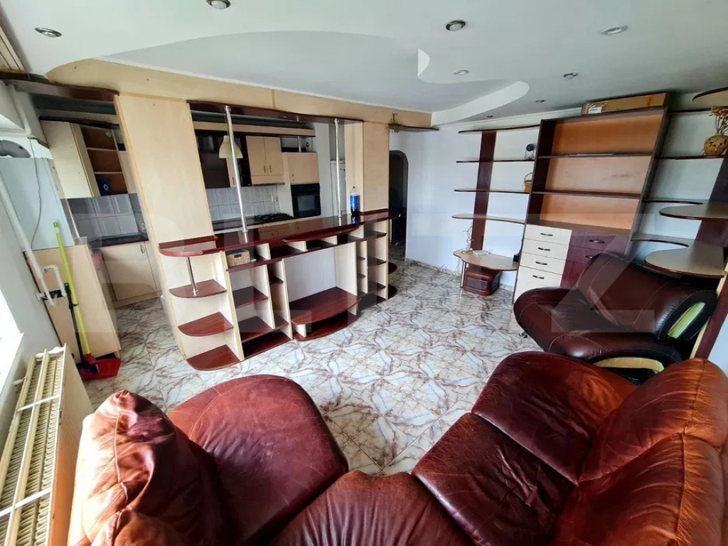 Apartament decomandat, 3 camere, 2 bai, zona Nicolina