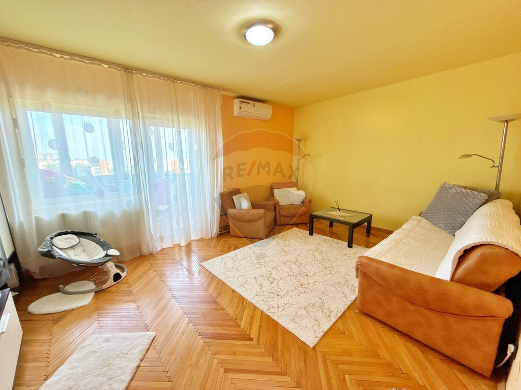 Apartament cu 3 camere de vânzare în zona Aurel Vlaicu