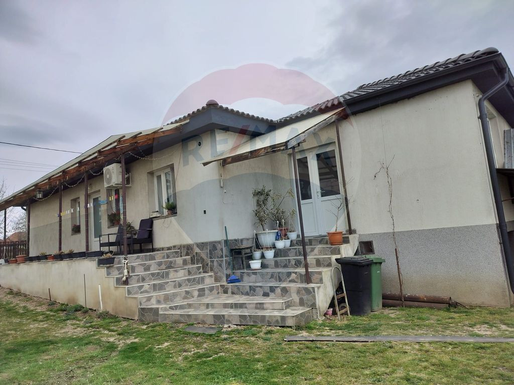 Casă / Vilă cu 4 camere de vânzare