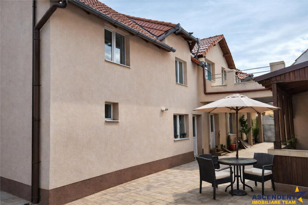 Casa stil sasesc cu garsoniera, garaj, curte, gradina, Bod,