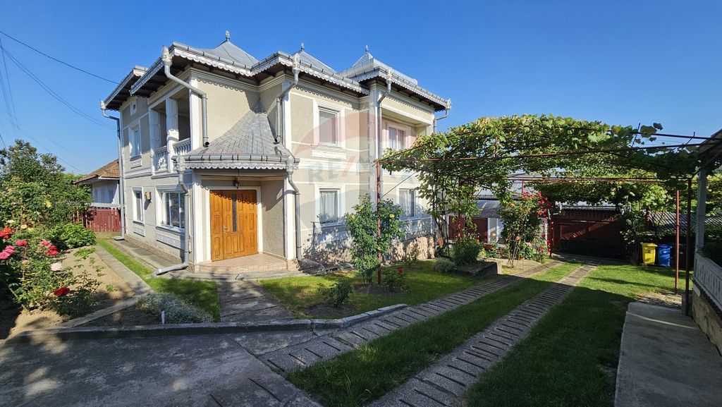 Casă / Vilă cu 5 camere în Baia-Bogata, Suceava