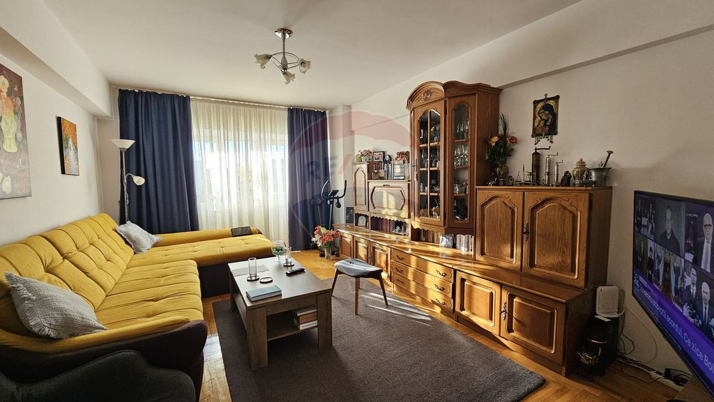 Apartament cu 3 camere decomandat de vânzare Burdujeni, ...