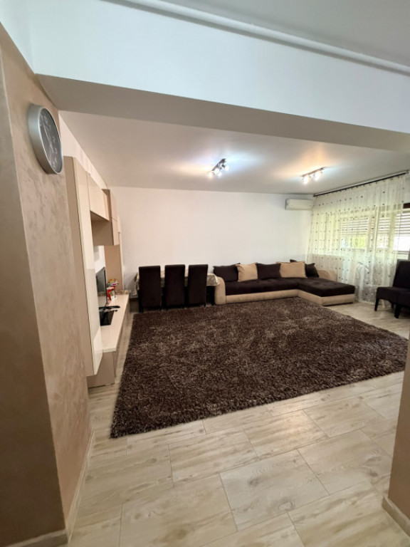 Apartament 2 camere de vanzare | KM 5 | Loc de parcare inclu