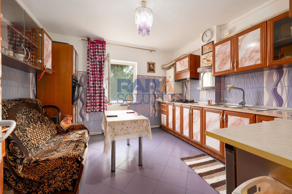 3 camere, 3 balcoane, etaj 3