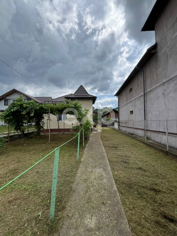 Casă cu 3 camere și teren 1.140 mp toate utilitățile, an