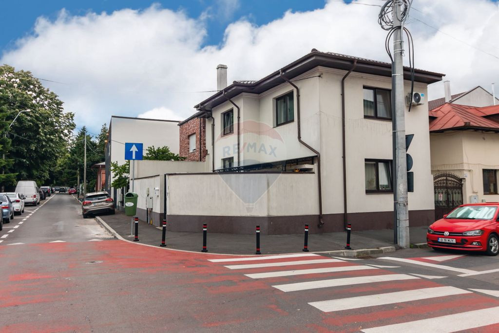 Vilă D+P+1E+M, 390 mp, P-ta Victoriei, pentru locuință...