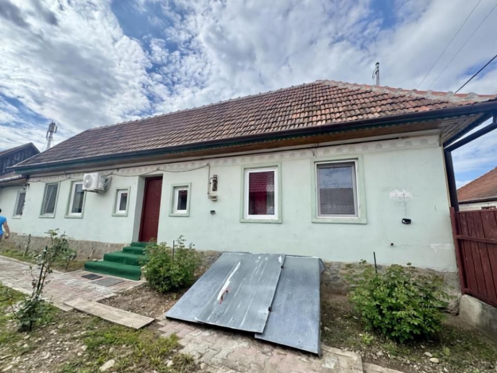 Casa individuala cu teren si priveliste spre munti