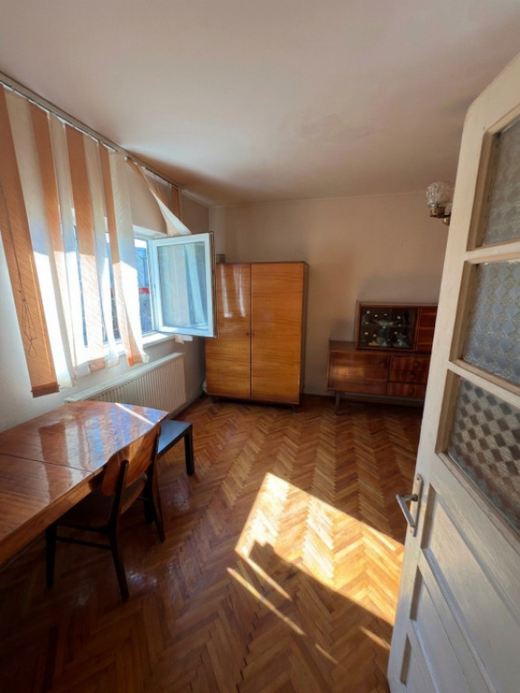 Casă P+1 de vânzare, 4 camere, aproape de centru, ideală