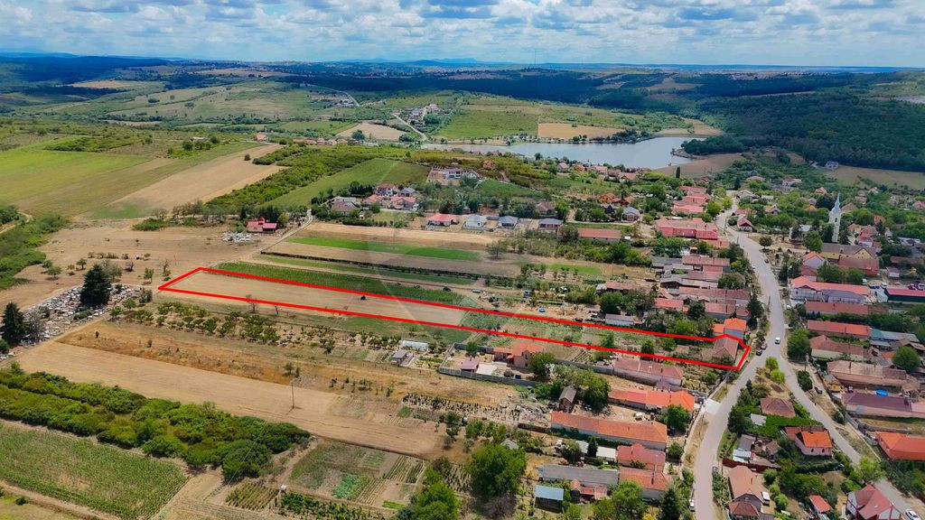 De vânzare teren intravilan, 6.384 mp cu dublu front, î...
