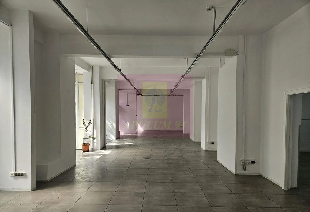 Spatiu comercial Calea Serban Voda, 261 mp, vitrina 20ml,...