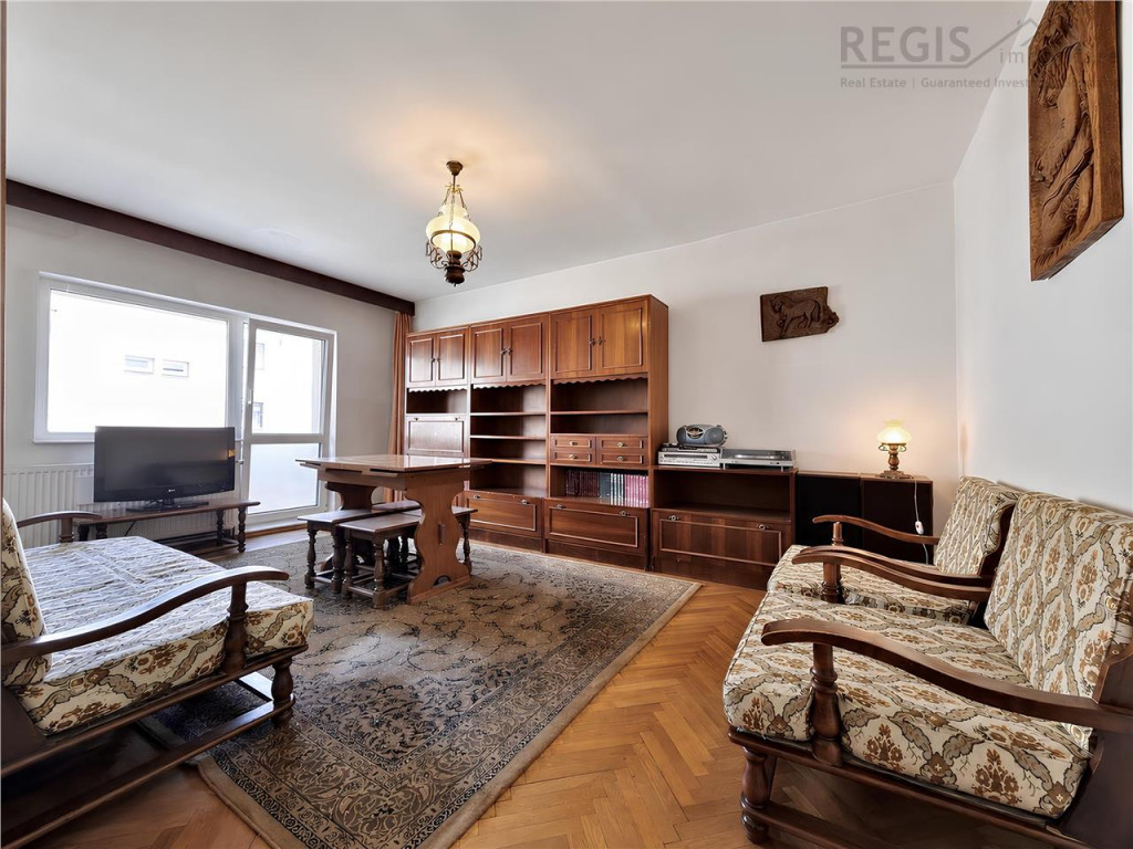 Apartament decomandat cu 4 camere orientat sud zona Cerna