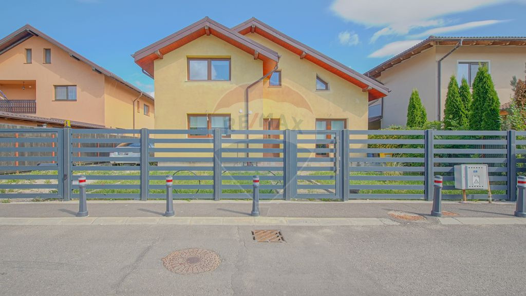 Casă individuală cu 4 camere - Teren generos de 534 mp,...