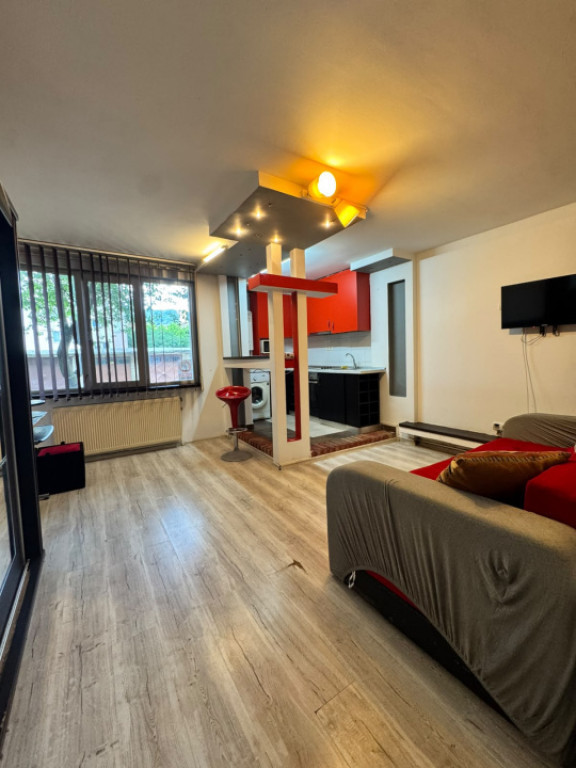 Garsonieră 28.50 mp, complet mobilată și utilată, zona S