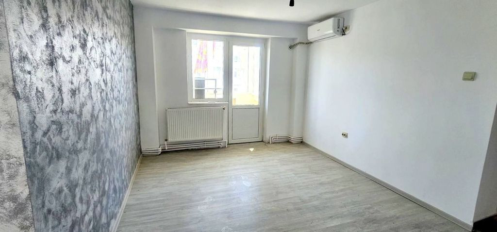 De vanzare apartament cu 2 camere, renovat, etaj9, Viziru...