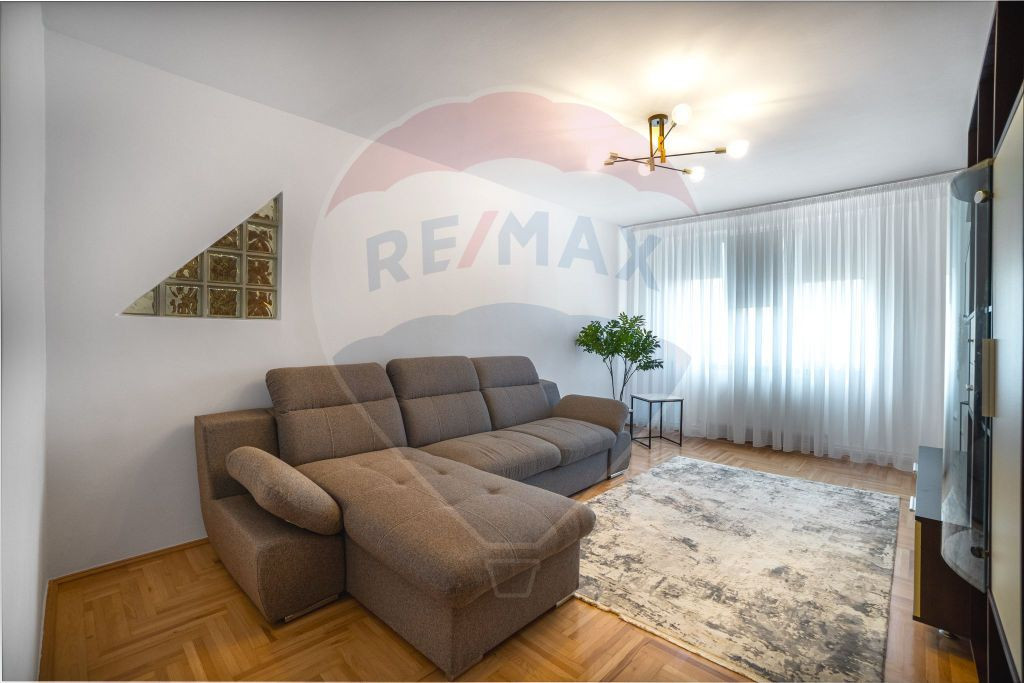 COMISION 0!!! Apartament cu 3 camere, complet renovat, de...