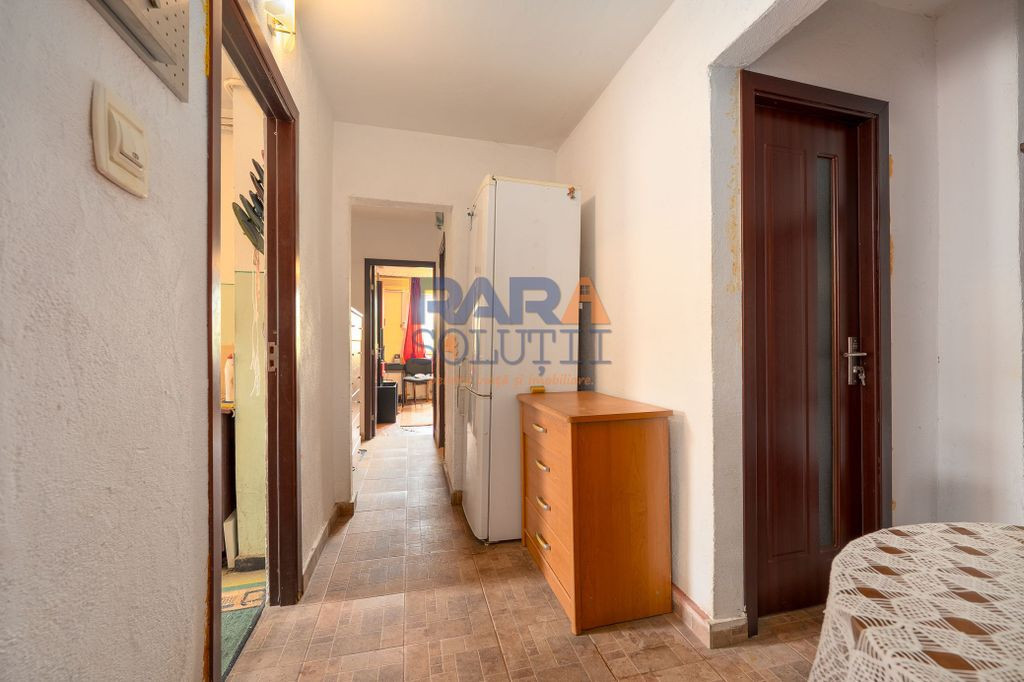 Apartament 3 camere, două băi, Bd. Roman Mușat