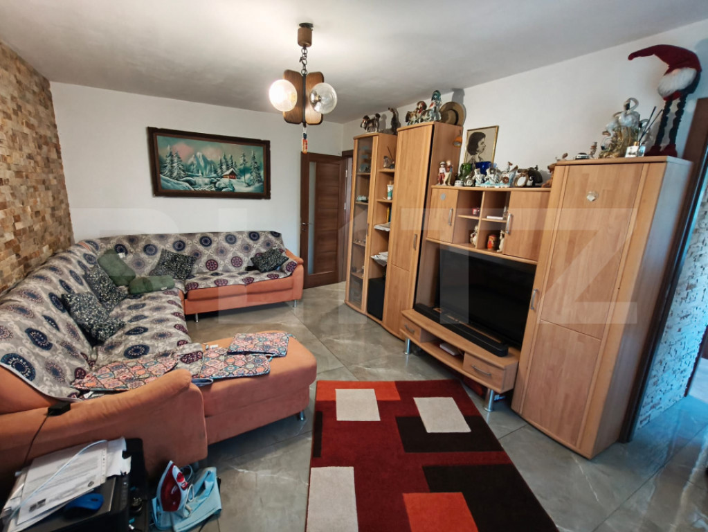 Apartament 2 camere, decomandat, 57 mp, etaj 2/4, zona Rovin