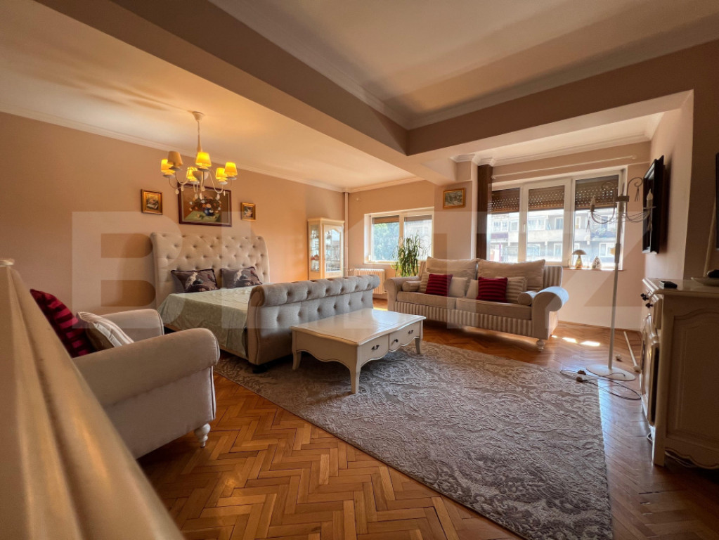 Apartament cu 3 camere, decomandat, 116 mp, zona Ultracentra
