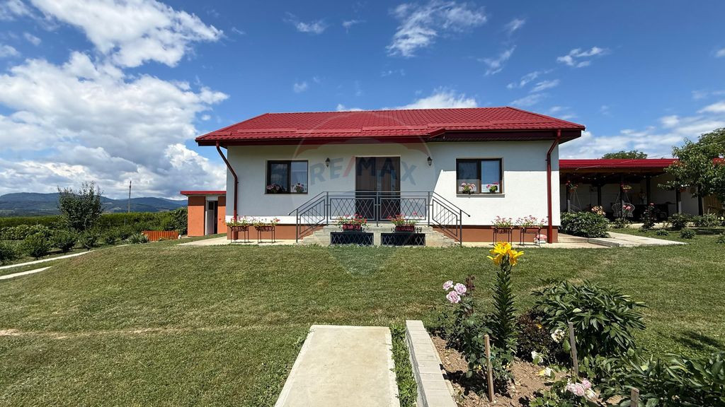 Casă / Vilă Mărăști zona montană a Vrancei