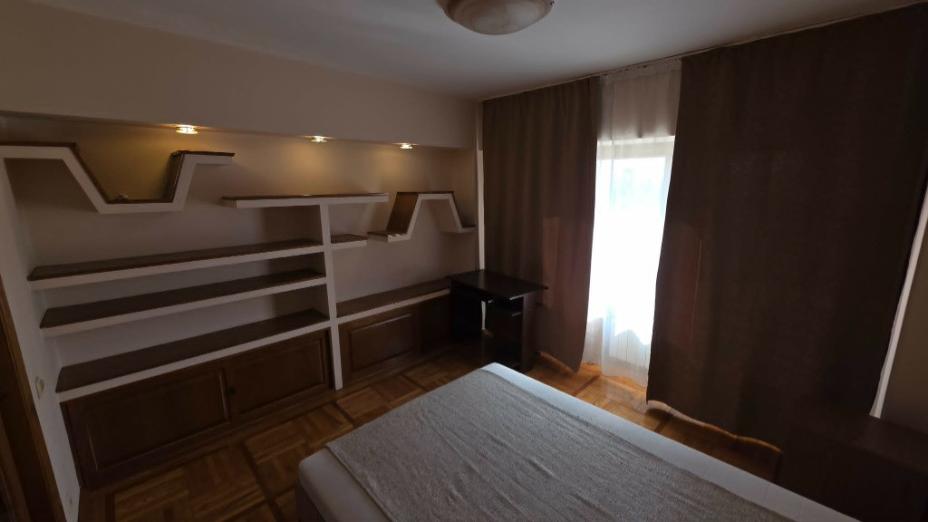 Apartament 3 camere , CENTRAL - ,INDEPENDENTEI UMF