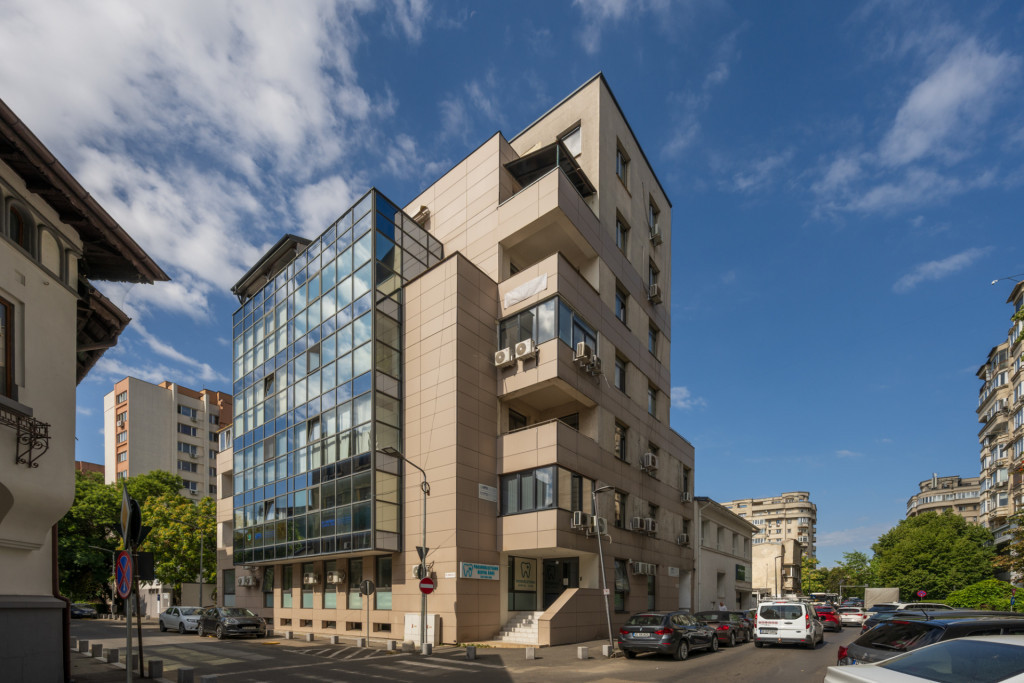 Unirii – Radu Vodă | Spațiu Comercial 248 mp | Două Fro