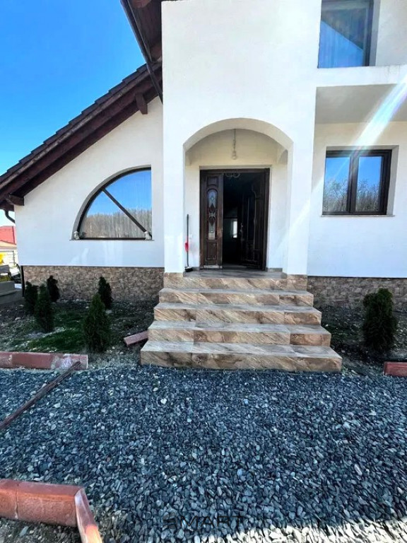 Casa 4 camere 265mp, zona Selimbar