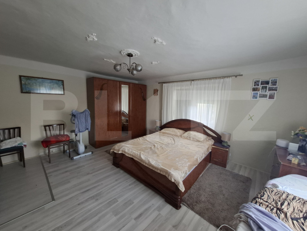 Casa 2 camere, 100 mp, anexe de vanzare, zona Gelu