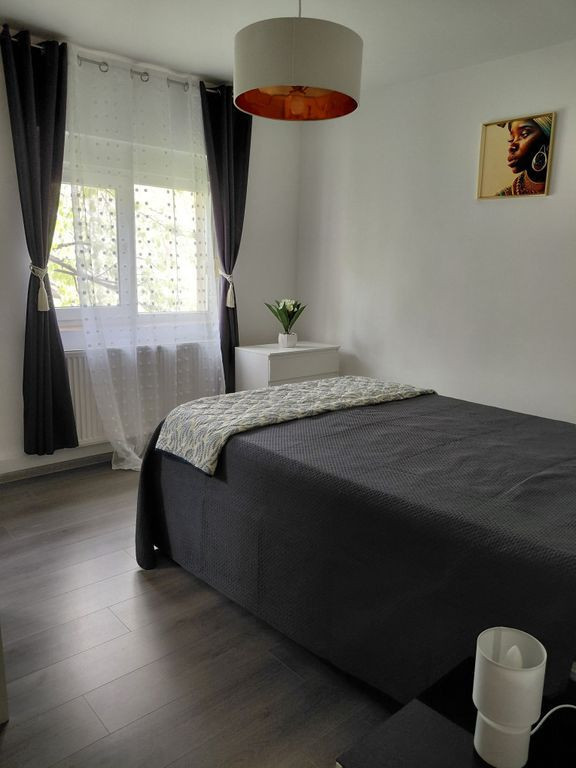 Apartament 2 dec,Maz 2,et 2,mobilat si utilat-400 euro /l