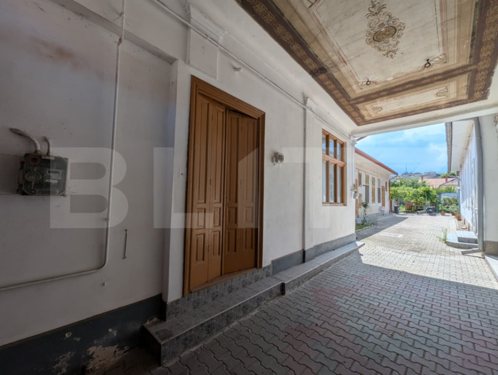 Casă 6 camere, 138 mp, garaj și teren 489 mp - zona Centru
