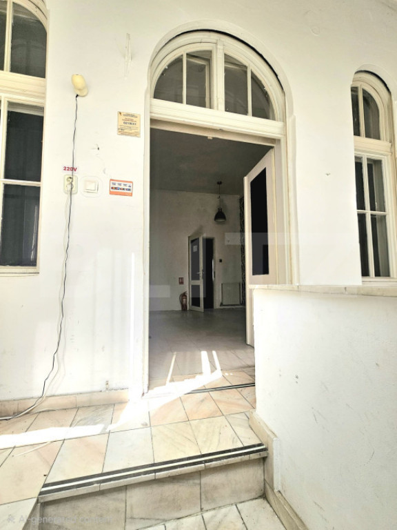 Spatiu comercial, 50 mp, parter inalt, zona Sinaia