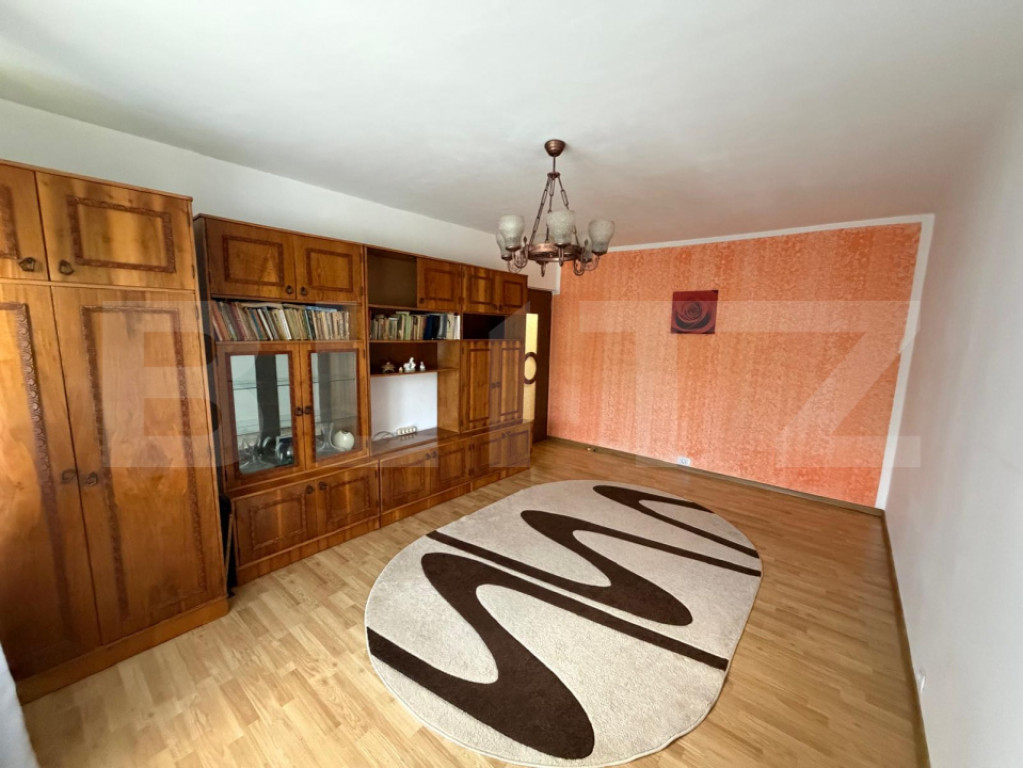 Apartament 3 camere decomandat, etaj 3, Rovine, zona Posta d